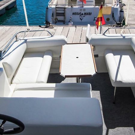 Отель Cozy Boat To Unwind By The Ocean Пуэрто-Калеро Экстерьер фото