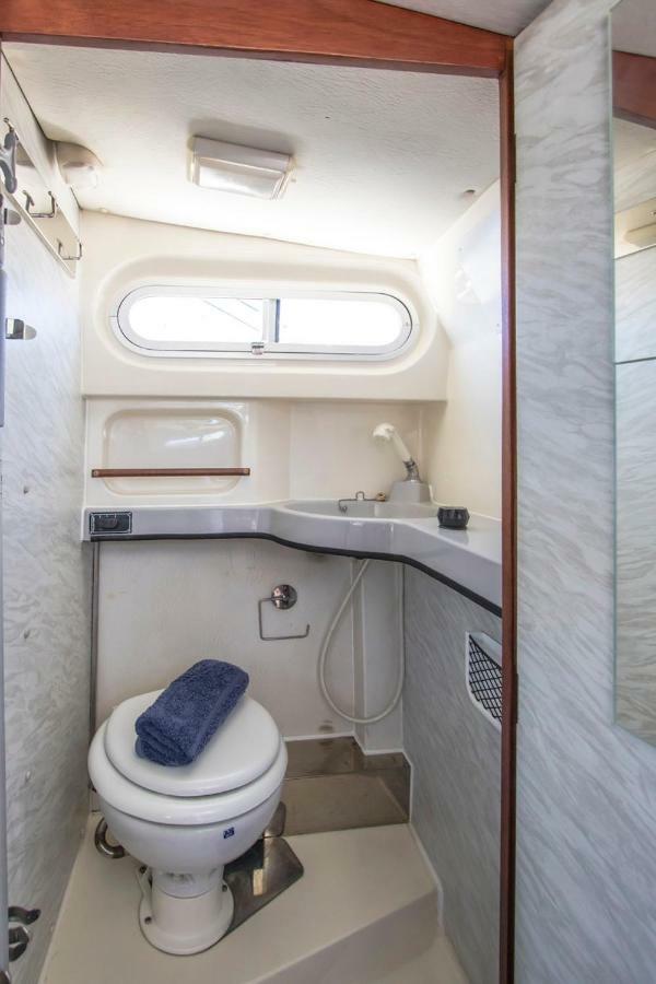 Отель Cozy Boat To Unwind By The Ocean Пуэрто-Калеро Экстерьер фото