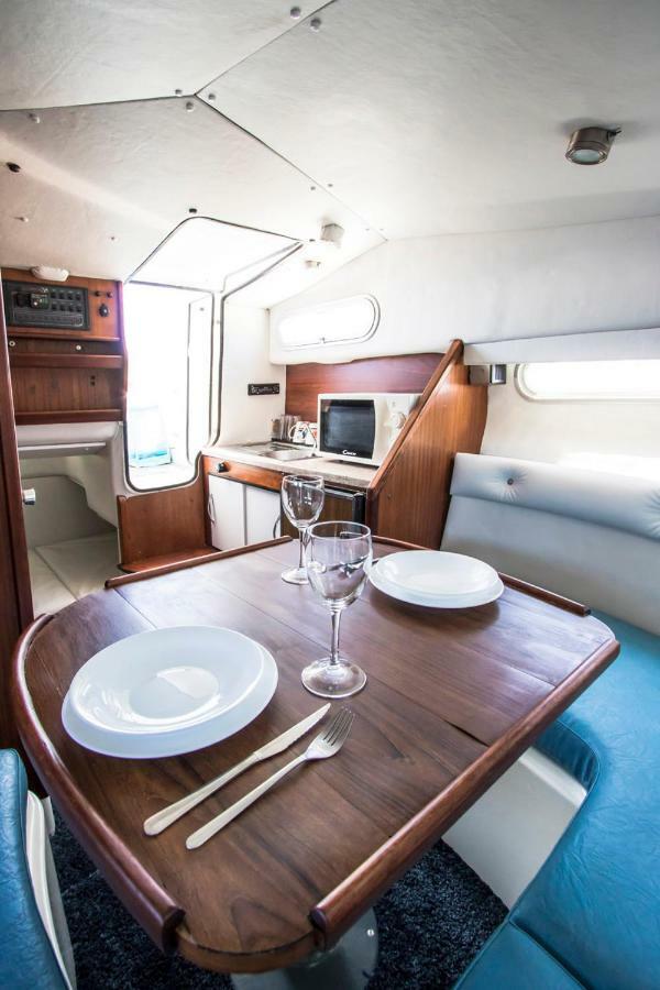 Отель Cozy Boat To Unwind By The Ocean Пуэрто-Калеро Экстерьер фото