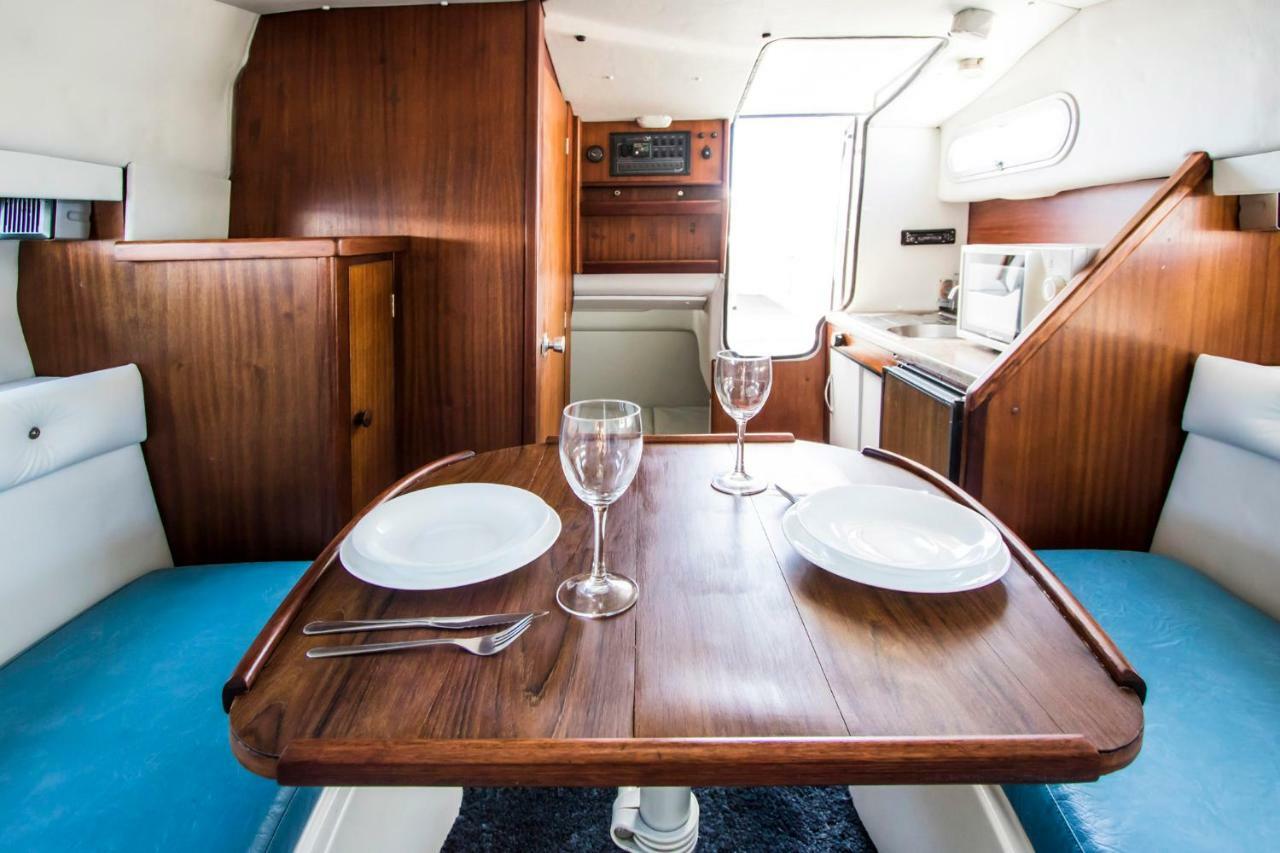 Отель Cozy Boat To Unwind By The Ocean Пуэрто-Калеро Экстерьер фото