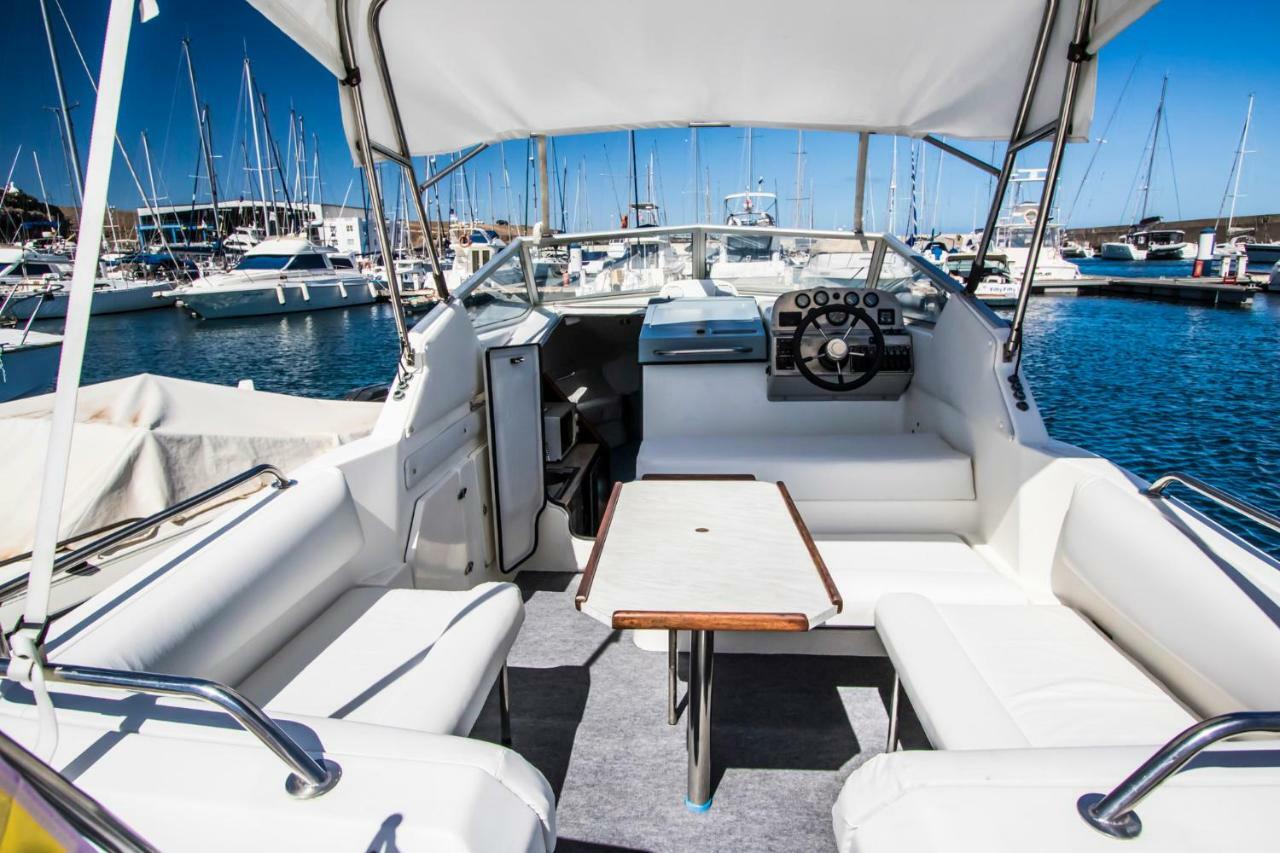 Отель Cozy Boat To Unwind By The Ocean Пуэрто-Калеро Экстерьер фото