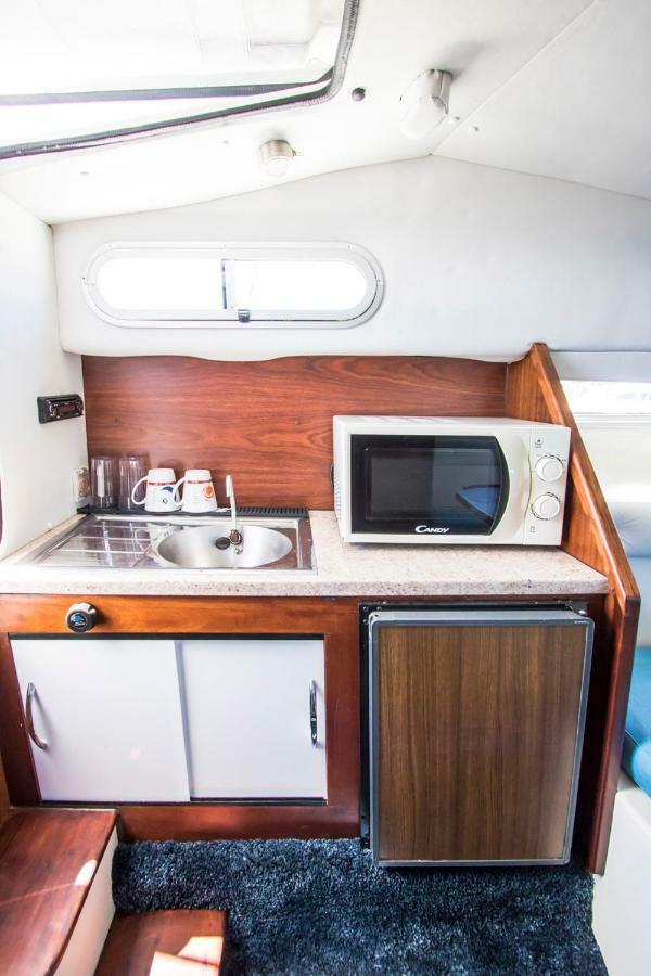 Отель Cozy Boat To Unwind By The Ocean Пуэрто-Калеро Экстерьер фото